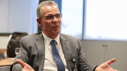Ministro de Minas e Energia quer trocar diesel por gás nos caminhões