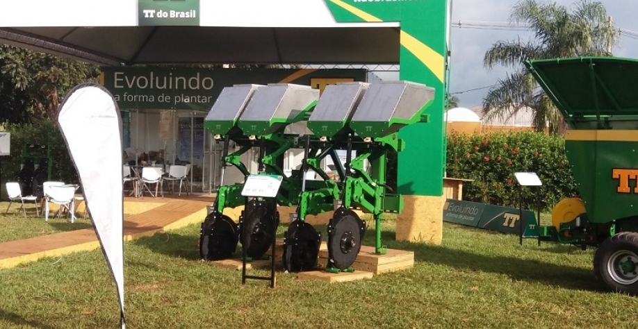 Adubador FertiMax Pantográfico da TT do Brasil