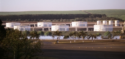 Incertezas com cenário global e o etanol importado limitam altas do biocombustível na usina