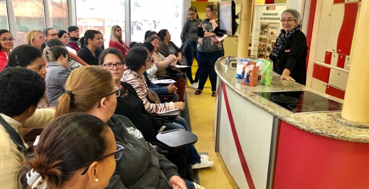 Tereos e Sesi inscrevem para cursos de culinária gratuitos em carreta-escola