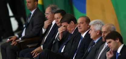 Após fala de Macron, equipe ministerial em combate a queimadas é convocada