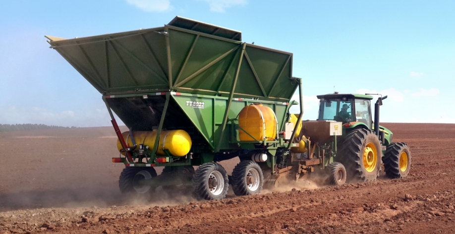 A Plantadora automatizada TT8022 BR oferece operação simplificada e eficiente. Crédito: TT do Brasil