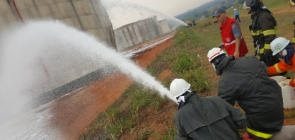 Simulado de combate a incêndio mobiliza equipes na Usina Estiva