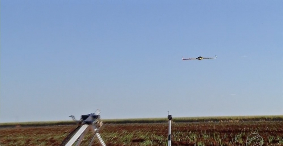 Drones são usados para monitorar lavouras — Foto: TVCA/Reprodução