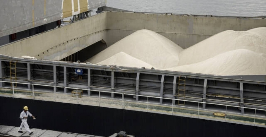 Demanda pelo açúcar fica cada vez mais restrita com garantia, de grandes compradores, de fornecimento indiano (Imagem: Paulo Fridman/Bloomberg)