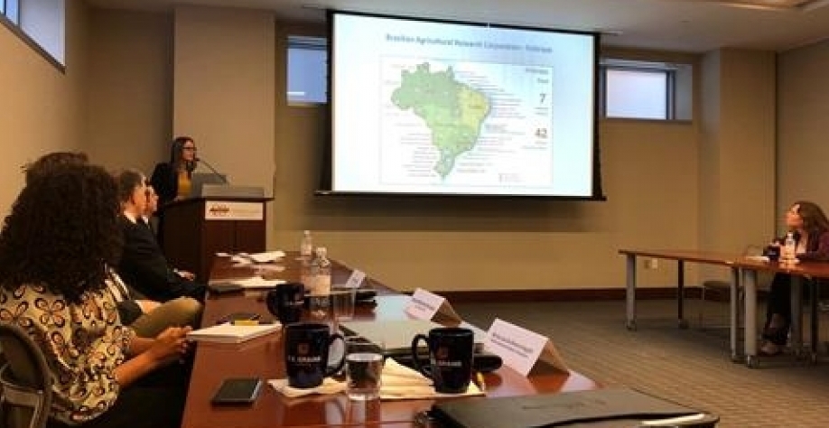 Marilia em sua apresentação. Foto: Sergio Barros