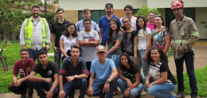 Alunos de escola estadual de Agissê conhecem unidade da Cocal