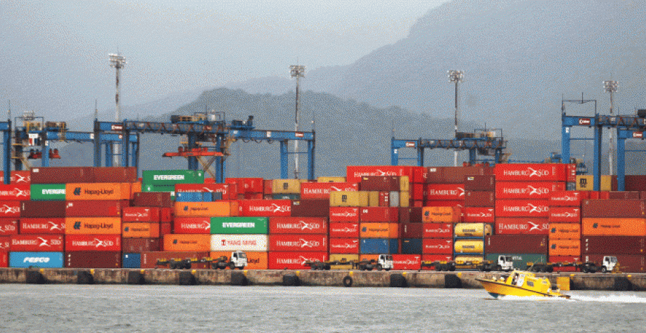  Exportações: país registrou superávit abaixo do esperado para o mês de setembro (Fernando Donasci/Reuters)