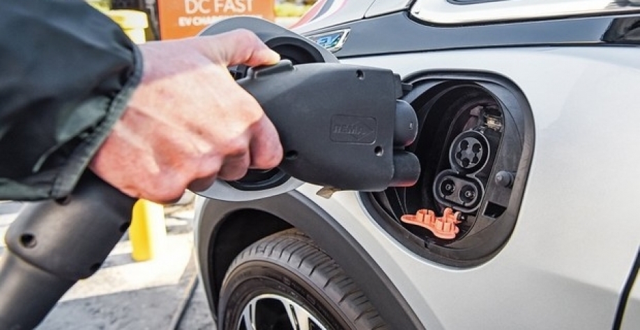 UMA DAS MAIORES DÚVIDAS É O CUSTO DE ENERGIA COM O CARRO ELÉTRICO (FOTO: DIVULGAÇÃO)