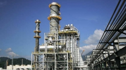 Indústria cresce em agosto, mas resultado é concentrado em petróleo, etanol e minério