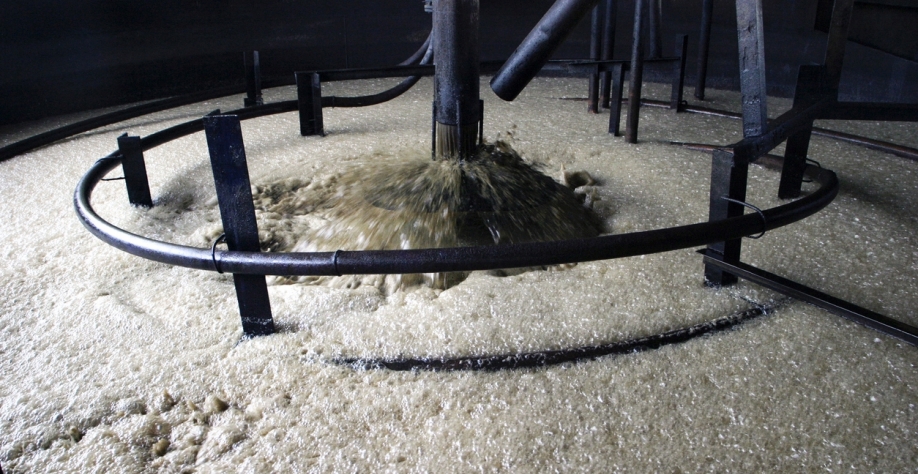 Formação de espuma durante o processo fermentativo do etanol ocasiona, em média, a inutilização de 40% da capacidade da dorna. 