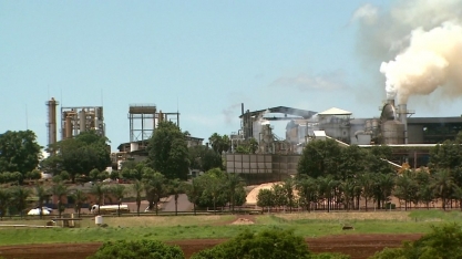 Usinas que transformam resíduos em energia e combustível