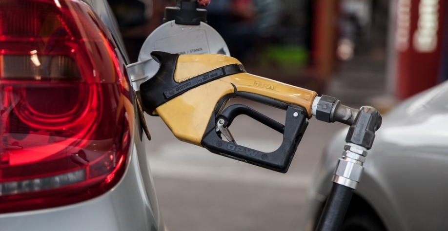 Consumidor potiguar é o que mais gasta na região Nordeste para abastecer veículo com gasolina ou etanol — Foto: Marcelo Brandt/G1