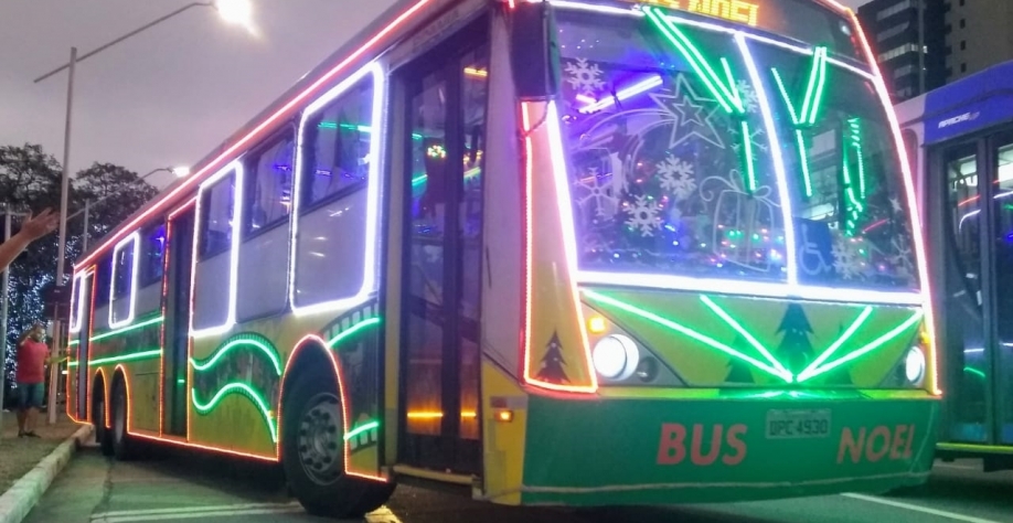 Ônibus utilizado é movido a etanol. Foto: Adamo Bazani.