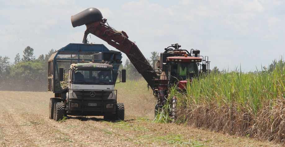 O uso de combustíveis fósseis pelas máquinas agrícolas precisa diminuir