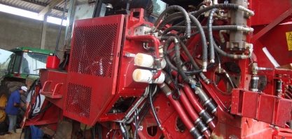 Manutenção em colhedoras de cana ao longo do ano