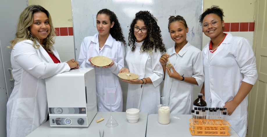 O projeto Meninas na Ciência é executado em parceria com a Universidade Federal de Sergipe (Foto: Maria Odília/Seduc)