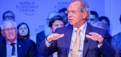 Em Davos, Guedes diz que avalia imposto sobre cigarro, álcool e produtos com açúcar