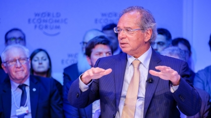 Em Davos, Guedes diz que avalia imposto sobre cigarro, álcool e produtos com açúcar