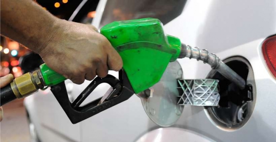 Com o preço da gasolina nas alturas, o álcool combustível é a opção dos motoristas na hora de abastecer nos postos (foto: Gladyston Rodrigues/EM/D.A Press)