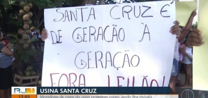 Moradores de casas da Usina Santa Cruz, em Campos, RJ, protestam contra venda dos imóveis
