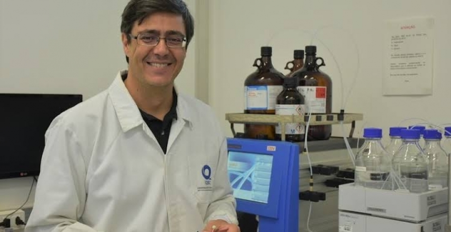 Cientista Antonio Burtoloso, da USP, descobre polímero que pode substituir o petróleo (Foto: Divulgação/USP)