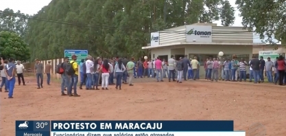 Funcionários de usina fazem manifestação para cobrar salários e 13º