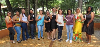 Cocal forma 14 mulheres para funções de motorista e tratorista