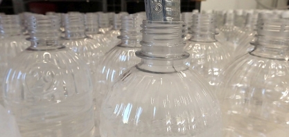 Produtores de cachaça e usinas de etanol doam álcool 70% para a rede pública de saúde
