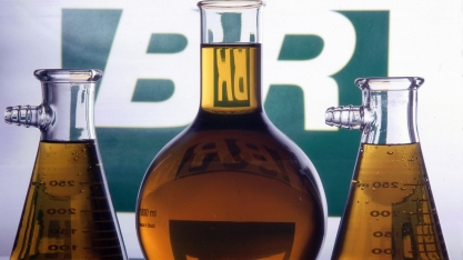 Queda de 20% no barril do petróleo assusta o setor sucroenergético