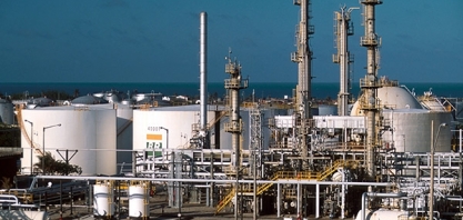 Crash do petróleo coloca governos da América Latina em sinuca de bico: gastar ou não gastar?