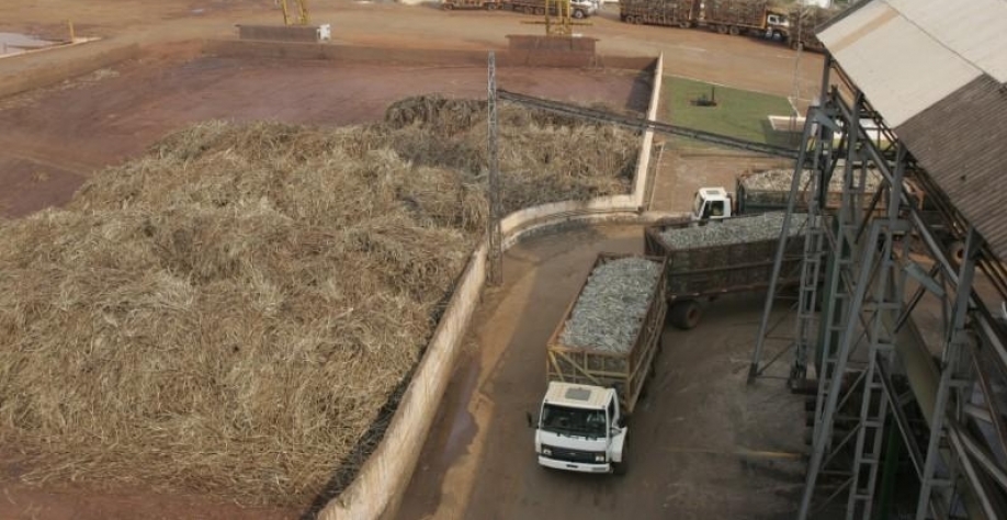 Usina de processamento de cana em Sertãozinho (SP) 08/09/2005 REUTERS/Paulo Whitaker