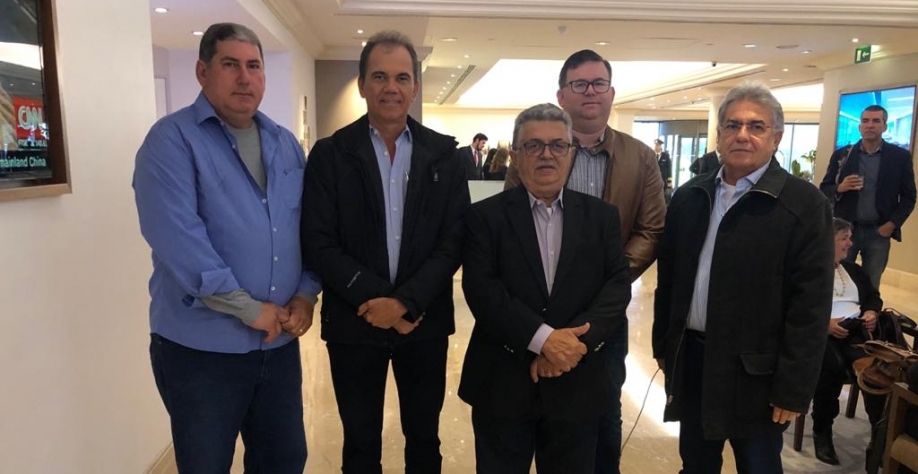Legenda Felipe Nery, Alexandre Andrade Lima, Malaquias Ancelmo, Paulo Giovanni e Tarcísio Calábria (da esquerda para direita)