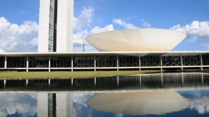 Covid-19: Congresso Brasileiro vota a liberação da produção do álcool 70