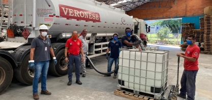 215 mil litros de álcool doados pelo Brasil