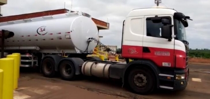 215 mil litros de álcool doados pelo Brasil