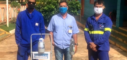 Colaboradores da Usina Coruripe criam equipamento para higienizar as mãos sem necessidade de contato com a embalagem