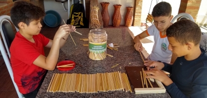 Estudantes do interior do Ceará criam canudo ecológico com cana-de-açúcar
