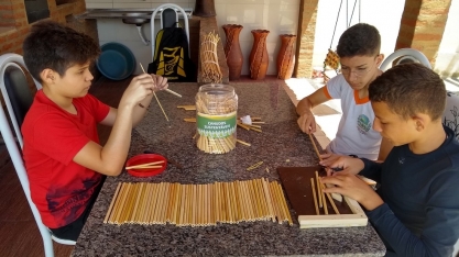 Estudantes do interior do Ceará criam canudo ecológico com cana-de-açúcar