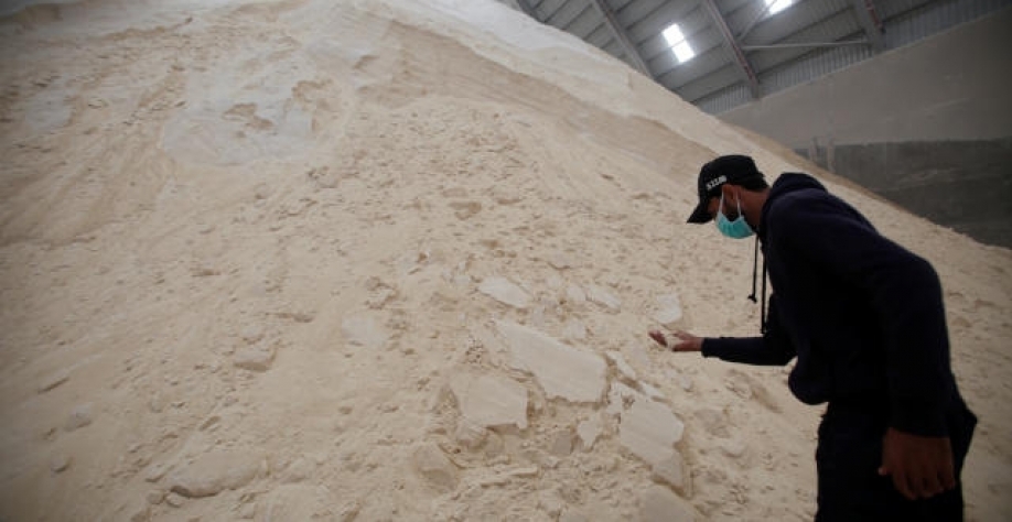 Resta pouco açúcar brasileiro ainda não contratado por exportadores (Imagem: REUTERS/Khalid al-Mousily)