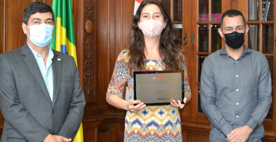 Na cerimônia de entrega do Selo, feita pelo secretário de Esportes, Aildo Ferreira, a Tereos foi representada pela head de Comunicação Externa da empresa, Jô Elias