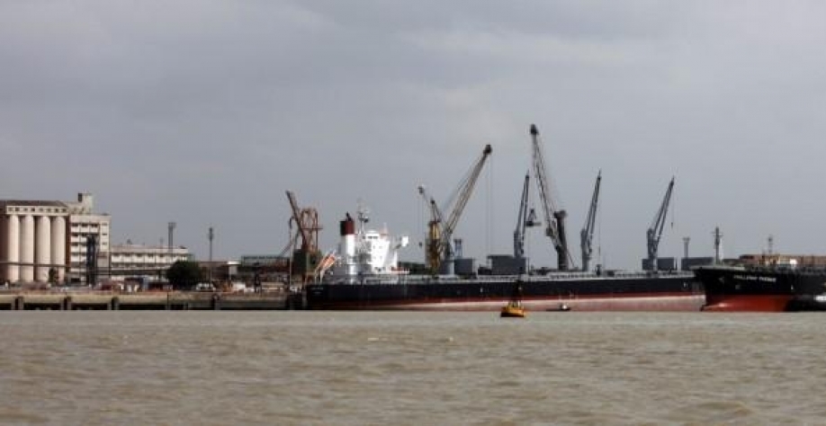 Vista do porto de Itaqui, em São Luís (MA) 09/12/2011 REUTERS/Paulo Whitaker