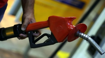 Por estoques menores do EUA, petróleo segue em rally de alta e etanol monitora