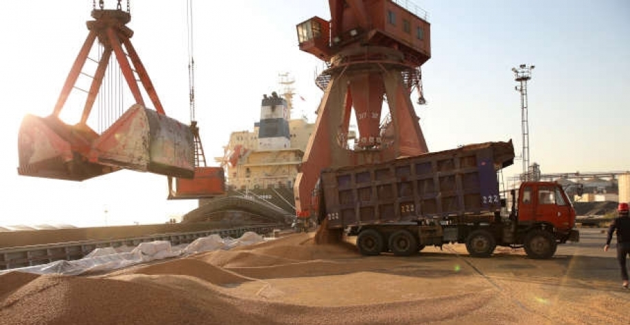 Soja e açúcar tiveram procura pelos fundos graças à força compradora chinesa (Imagem: REUTERS/Stringer)