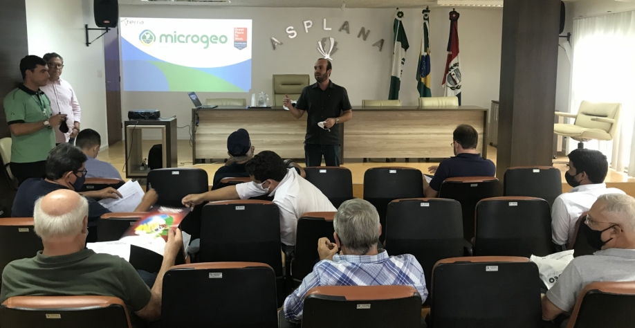 Palestra sobre o uso do Microgeo | Foto: Assessoria