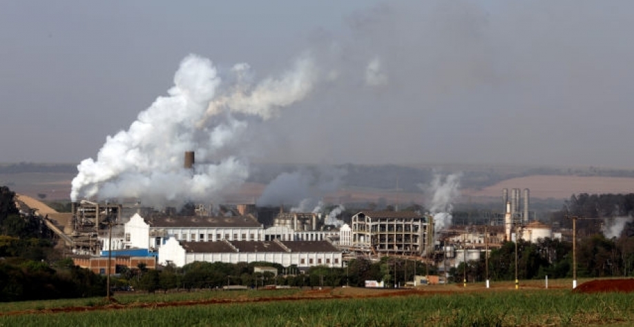 Segundo a empresa, a queda se deve ao o clima mais seco observado ao longo da safra 20/21 (Imagem: REUTERS/Paulo Whitaker)