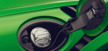 Salvação dos carros a combustão? Porsche quer fabricar gasolina que não precisa de petróleo