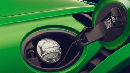 Salvação dos carros a combustão? Porsche quer fabricar gasolina que não precisa de petróleo