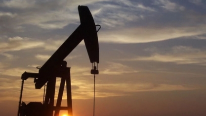 Preços do petróleo sobem após Trump assinar pacote de auxílio