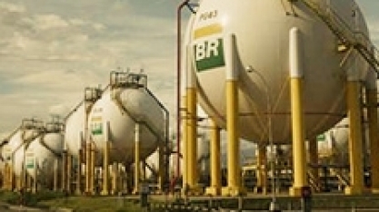 Petrobras eleva gasolina em quase 8% na refinaria, para R$1,98/l; mantém diesel